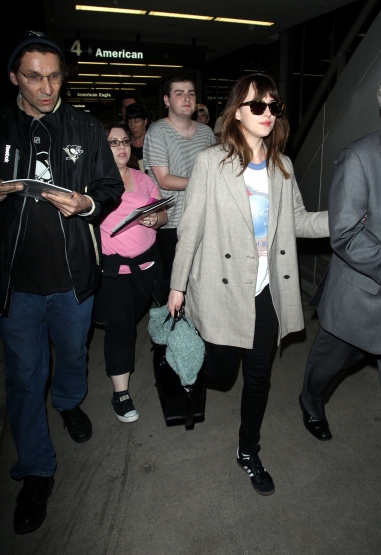 dakotajohnson_287129.jpg